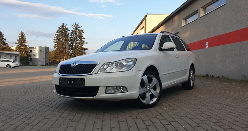 Skoda Octavia cena 23999 przebieg: 299900, rok produkcji 2012 z Elbląg małe 781